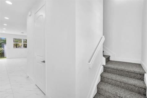 6947 Pines Circle Coconut Creek FL 33073