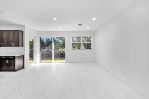 6947 Pines Circle Coconut Creek FL 33073