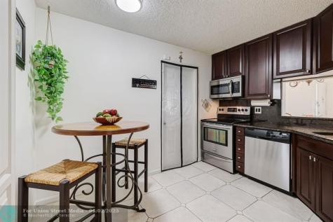 8 Via De Casas Sur Boynton Beach FL 33426