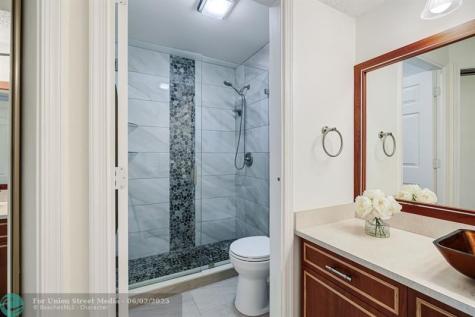 8 Via De Casas Sur Boynton Beach FL 33426