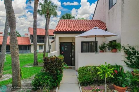 8 Via De Casas Sur Boynton Beach FL 33426