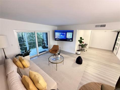 10 SE 13th Street Boca Raton FL 33432