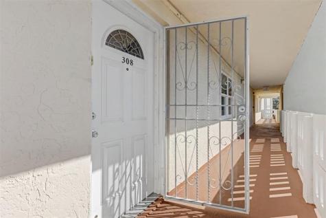 301 SE 3rd Street Dania Beach FL 33004