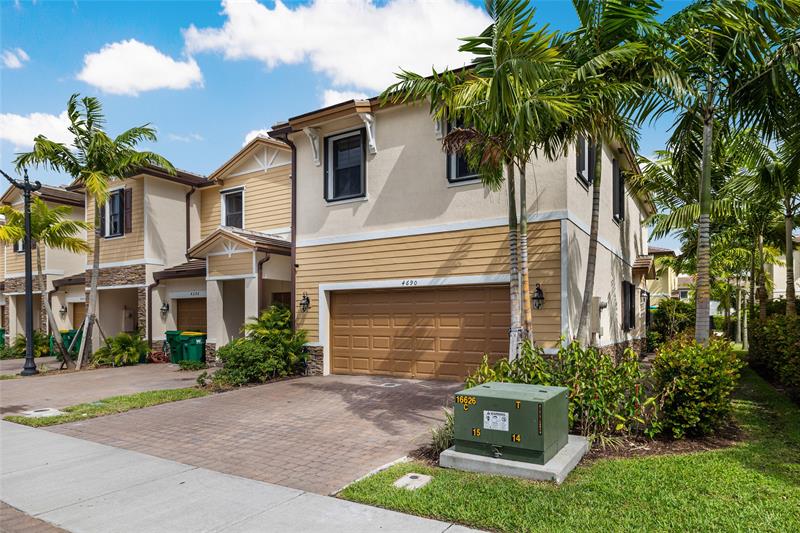 4690 Santa Cruz Way Davie FL 33314