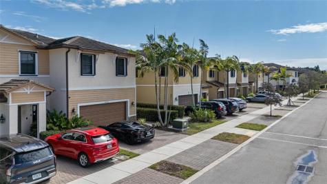 4690 Santa Cruz Way Davie FL 33314