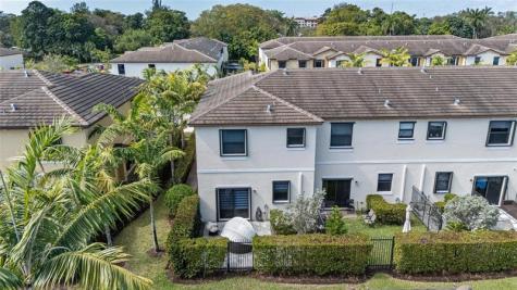 4690 Santa Cruz Way Davie FL 33314