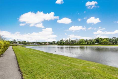 4690 Santa Cruz Way Davie FL 33314