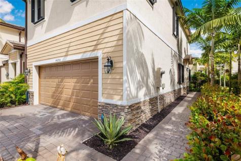 4690 Santa Cruz Way Davie FL 33314