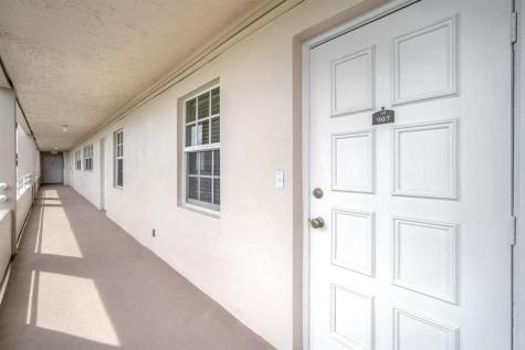 605 Oaks Drive Pompano Beach FL 33069
