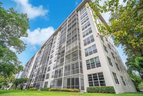 605 Oaks Drive Pompano Beach FL 33069