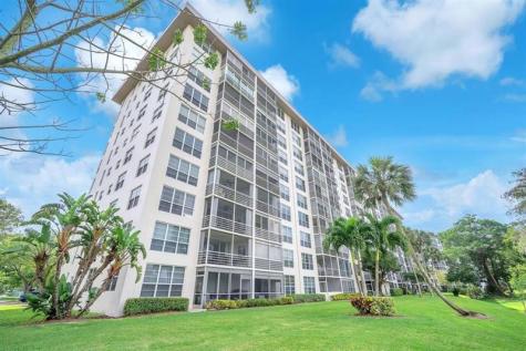 605 Oaks Drive Pompano Beach FL 33069