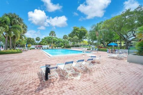 605 Oaks Drive Pompano Beach FL 33069