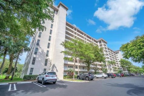 605 Oaks Drive Pompano Beach FL 33069