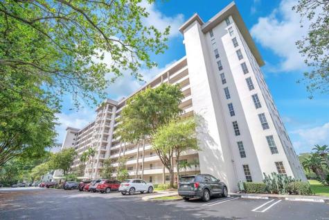 605 Oaks Drive Pompano Beach FL 33069
