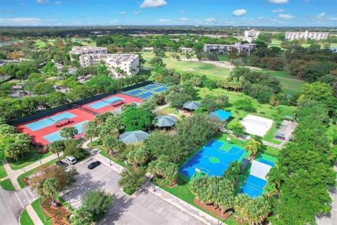 605 Oaks Drive Pompano Beach FL 33069