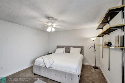 4060 N Hills Drive Hollywood FL 33021