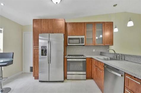 5544 Lakewood Circle Pompano Beach FL 33063