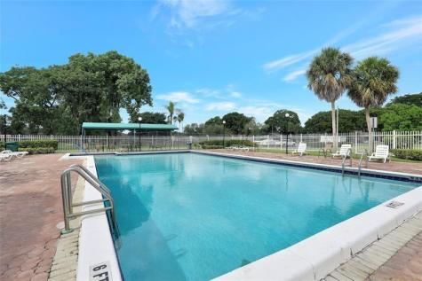 5544 Lakewood Circle Pompano Beach FL 33063