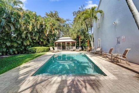 1743 NE 4th Avenue Fort Lauderdale FL 33305