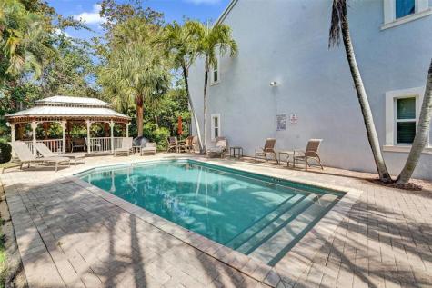 1743 NE 4th Avenue Fort Lauderdale FL 33305