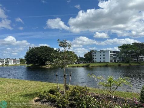 4108 Cambridge E Deerfield Beach FL 33442