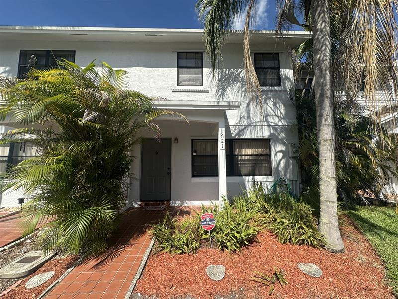 621 NW 105th Way Pembroke Pines FL 33026