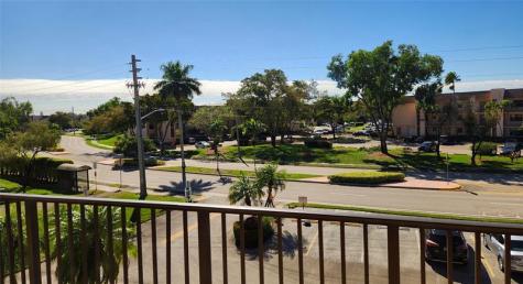 10467 S Sunrise Lakes Boulevard Sunrise FL 33322