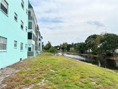 4141 NW 44th Avenue Lauderdale Lakes FL 33319