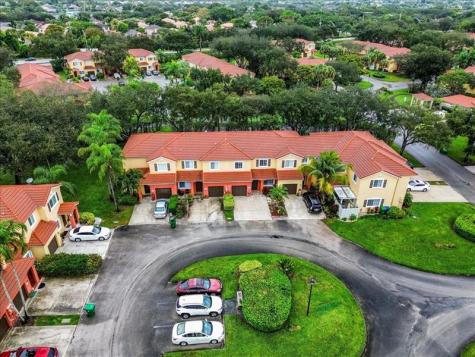 10334 SW 20 Miramar FL 33025