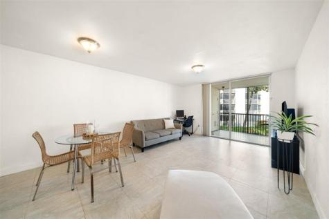 8225 Lake Drive Doral FL 33166