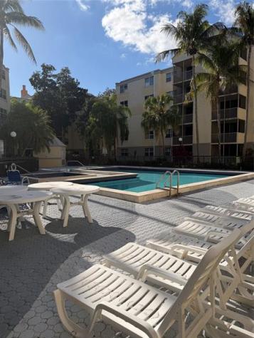 8225 Lake Drive Doral FL 33166