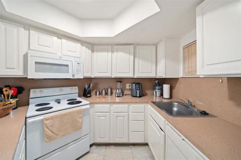 8225 Lake Drive Doral FL 33166