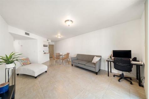 8225 Lake Drive Doral FL 33166
