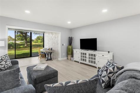 9286 Vista Del Lago Boca Raton FL 33428