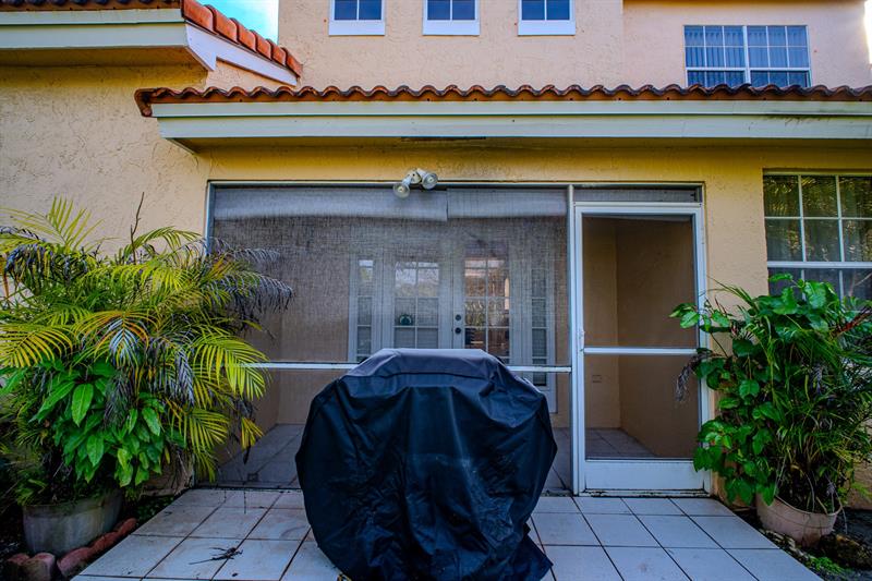 11431 Lakeview Drive Coral Springs FL 33071