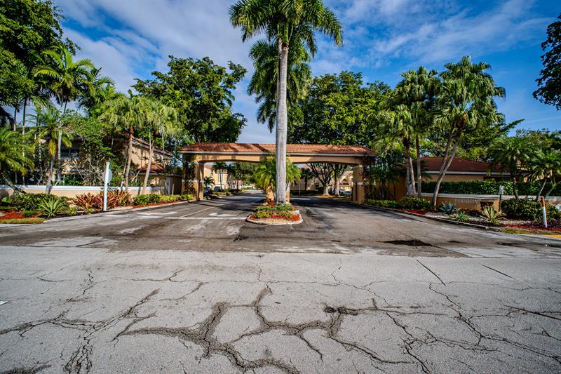 11431 Lakeview Drive Coral Springs FL 33071