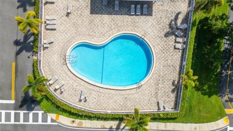 2065 Lyndhurst N Deerfield Beach FL 33442