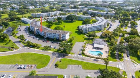 2065 Lyndhurst N Deerfield Beach FL 33442