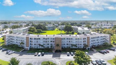 2065 Lyndhurst N Deerfield Beach FL 33442