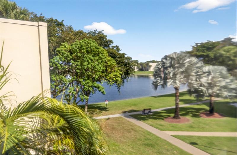 5250 Las Verdes Circle Delray Beach FL 33484