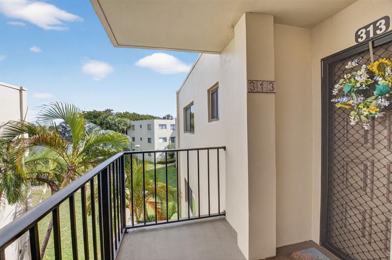 5250 Las Verdes Circle Delray Beach FL 33484