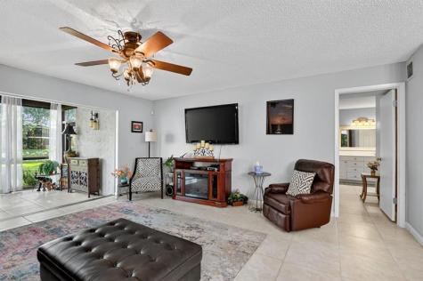 8310 Casa Del Lago Boca Raton FL 33433
