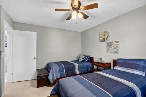 8310 Casa Del Lago Boca Raton FL 33433