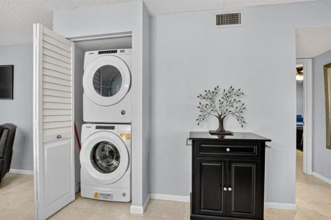 8310 Casa Del Lago Boca Raton FL 33433