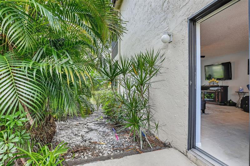 8310 Casa Del Lago Boca Raton FL 33433