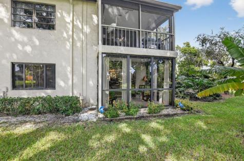 8310 Casa Del Lago Boca Raton FL 33433