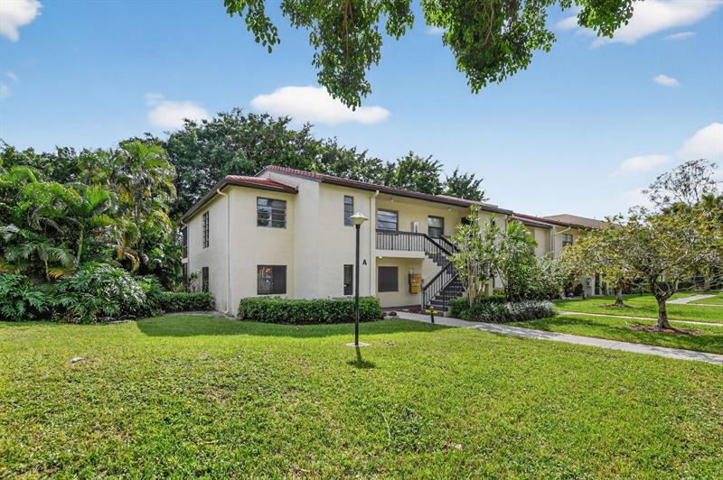 8310 Casa Del Lago Boca Raton FL 33433