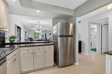 8310 Casa Del Lago Boca Raton FL 33433