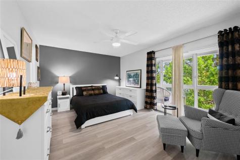 318 Oakridge R Deerfield Beach FL 33442