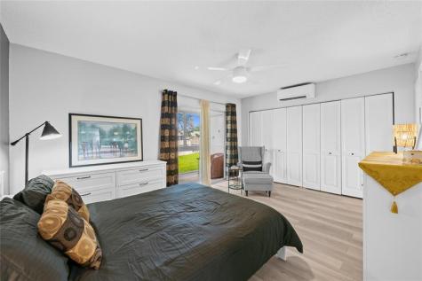 318 Oakridge R Deerfield Beach FL 33442